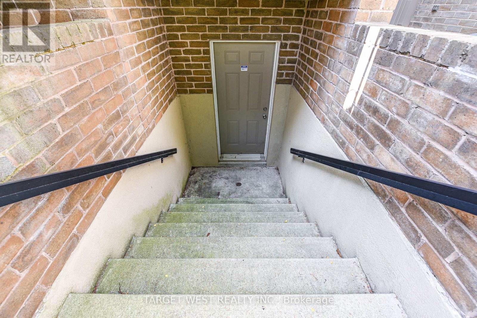 87 Park Street W, Mississauga, Ontario  L5H 1L2 - Photo 26 - W12993132