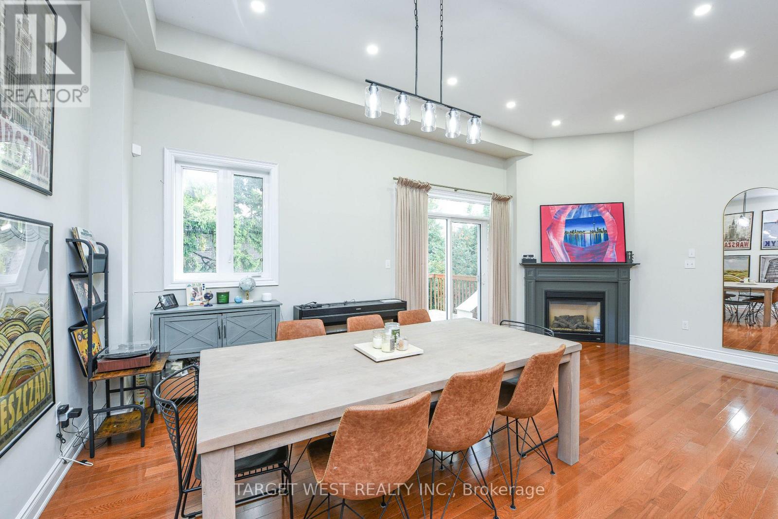 87 Park Street W, Mississauga, Ontario  L5H 1L2 - Photo 8 - W12993132