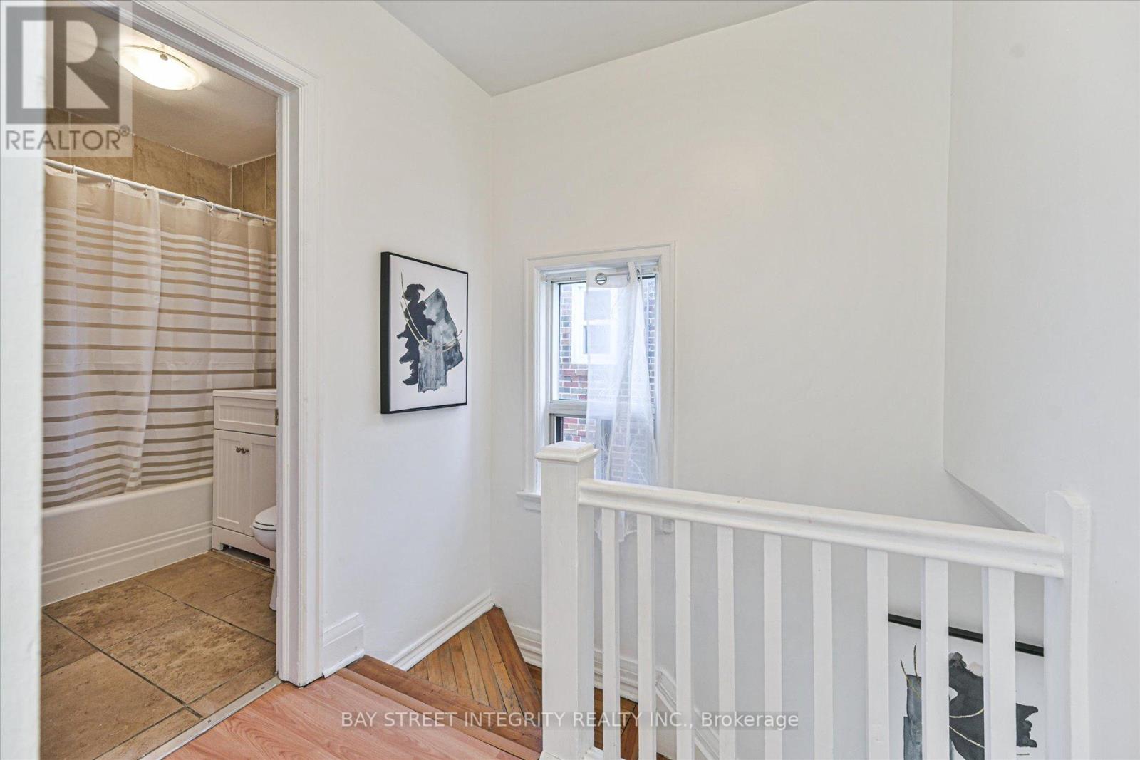 5 Regent Street, Toronto, Ontario  M6N 3N6 - Photo 13 - W12992122