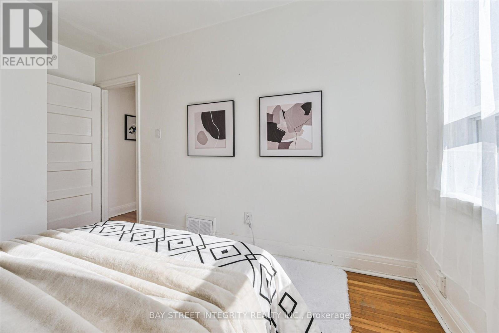 5 Regent Street, Toronto, Ontario  M6N 3N6 - Photo 15 - W12992122