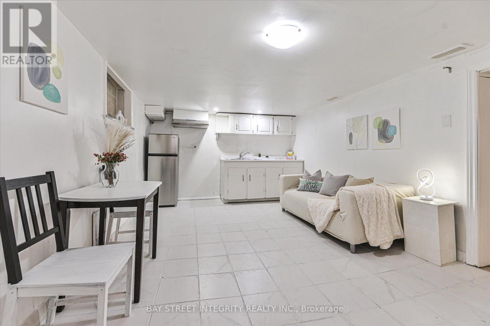 5 Regent Street, Toronto, Ontario  M6N 3N6 - Photo 20 - W12992122