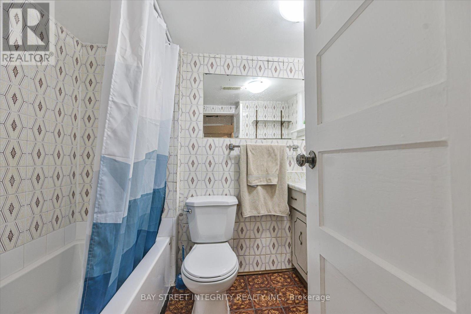 5 Regent Street, Toronto, Ontario  M6N 3N6 - Photo 24 - W12992122