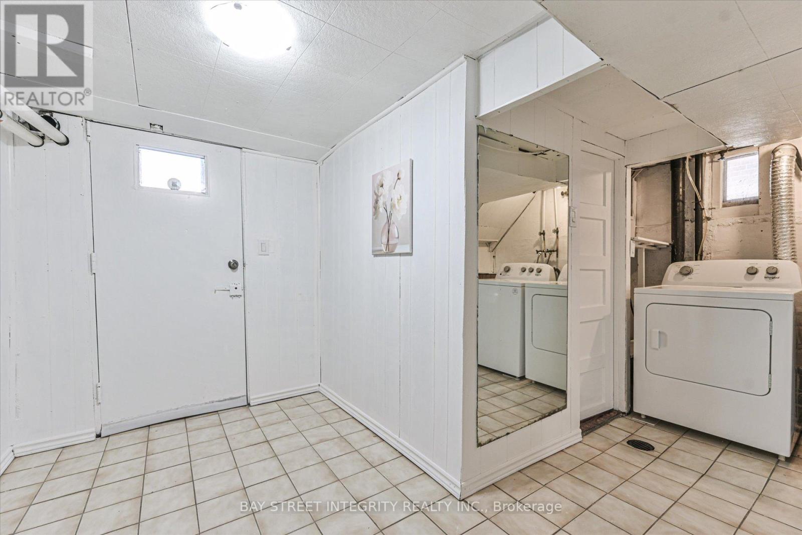 5 Regent Street, Toronto, Ontario  M6N 3N6 - Photo 22 - W12992122