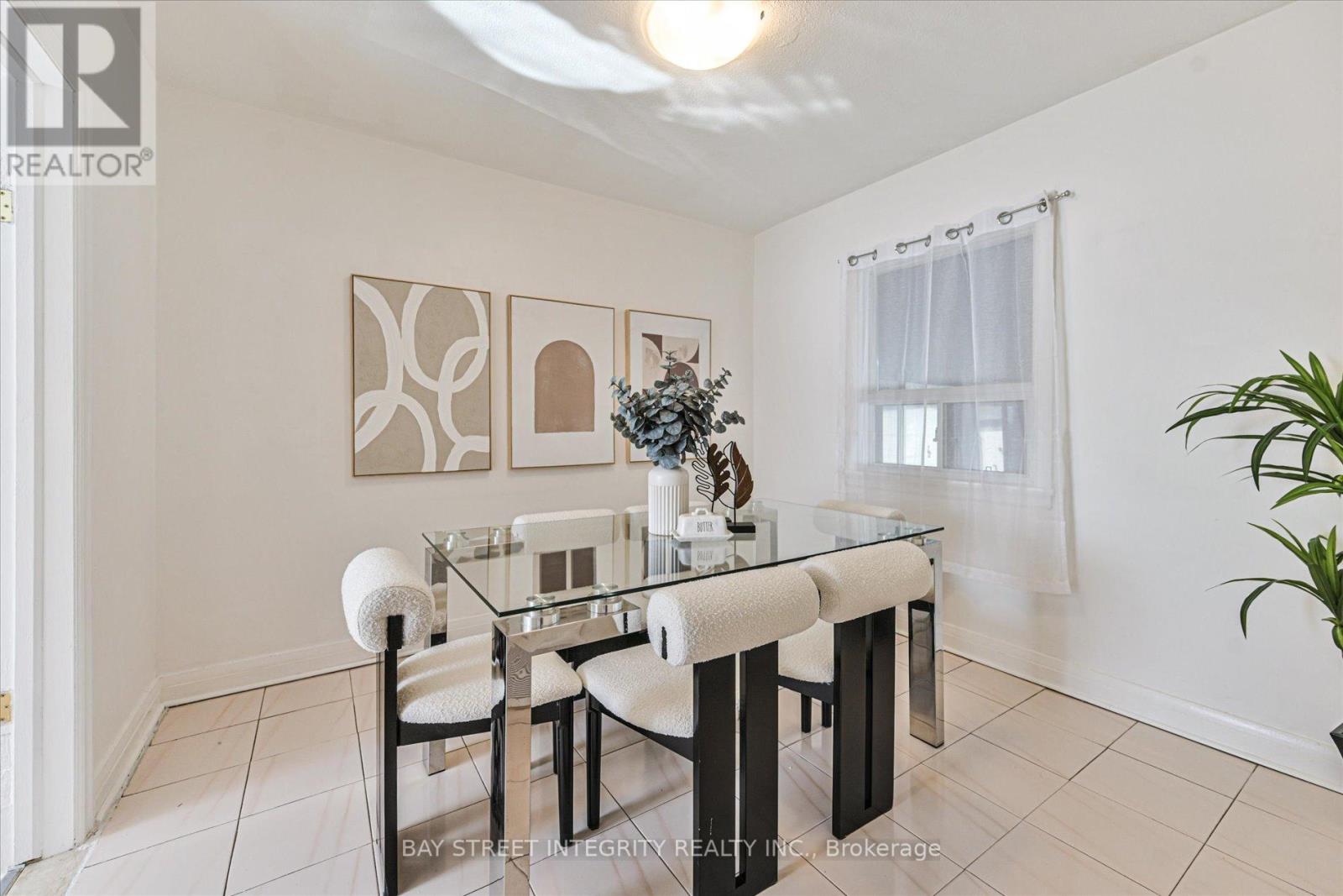 5 Regent Street, Toronto, Ontario  M6N 3N6 - Photo 6 - W12992122