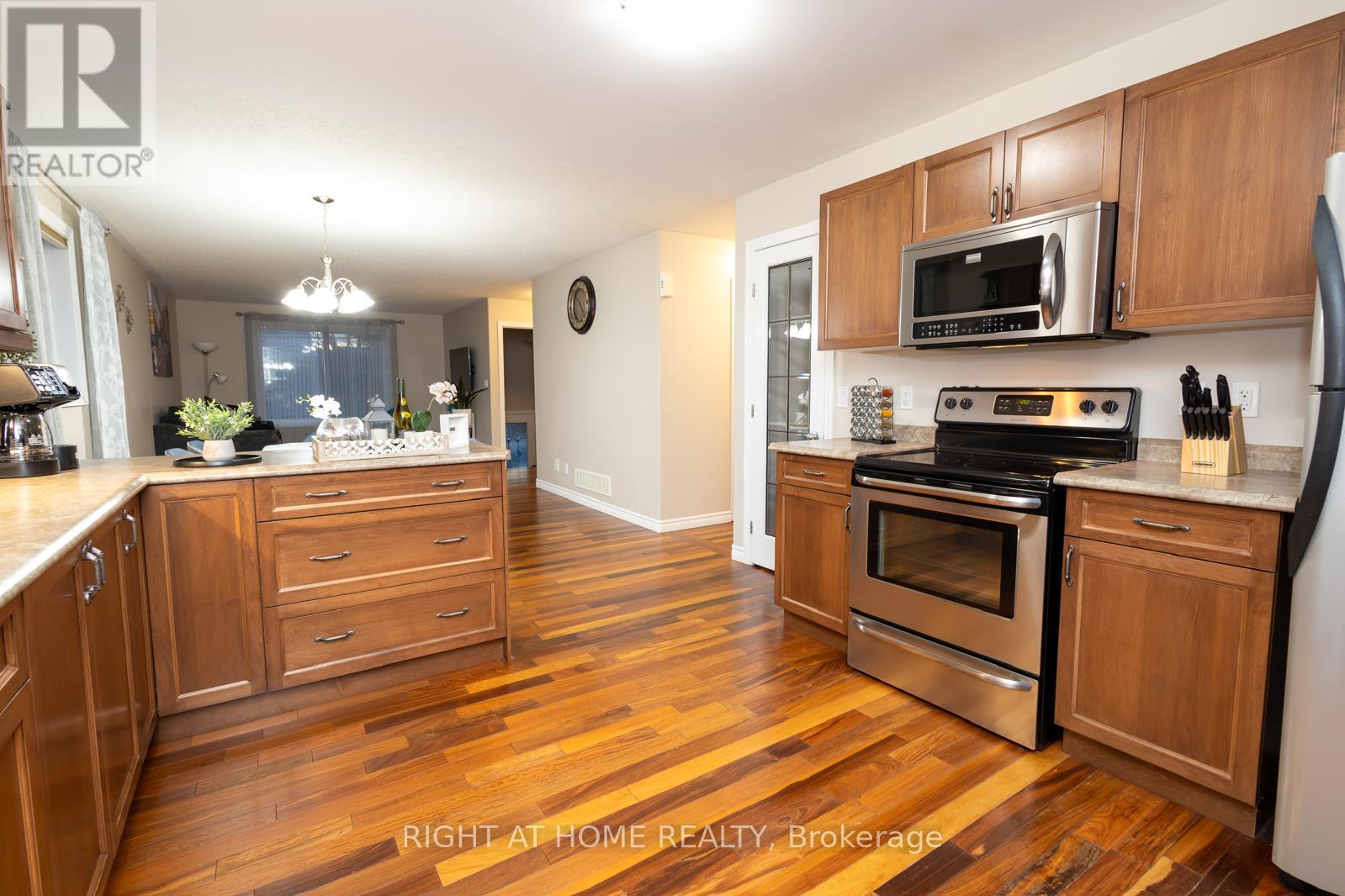 73 Frank Street, Belleville (Belleville Ward), Ontario  K8P 3V5 - Photo 13 - X12992926