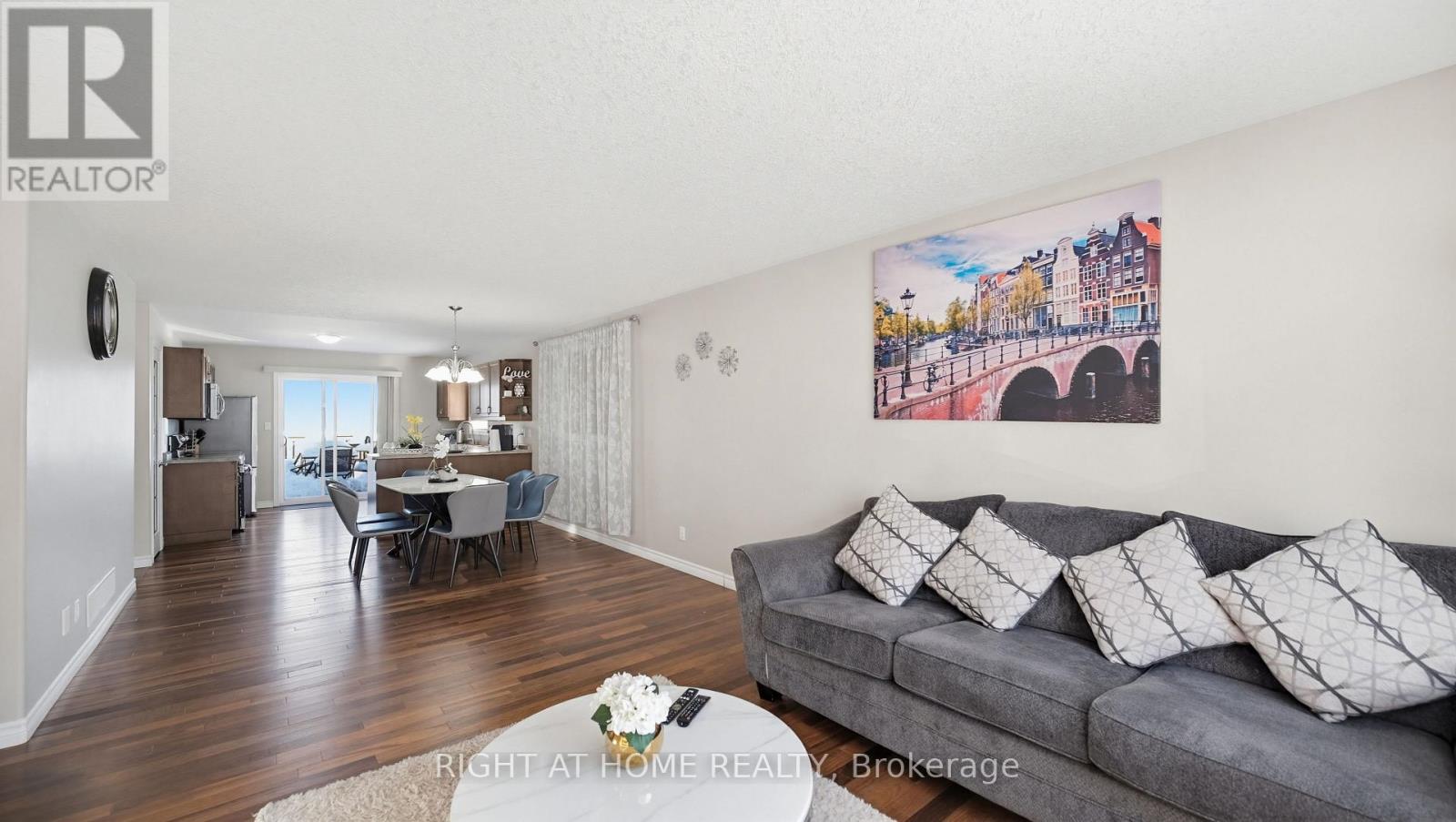 73 Frank Street, Belleville (Belleville Ward), Ontario  K8P 3V5 - Photo 2 - X12992926