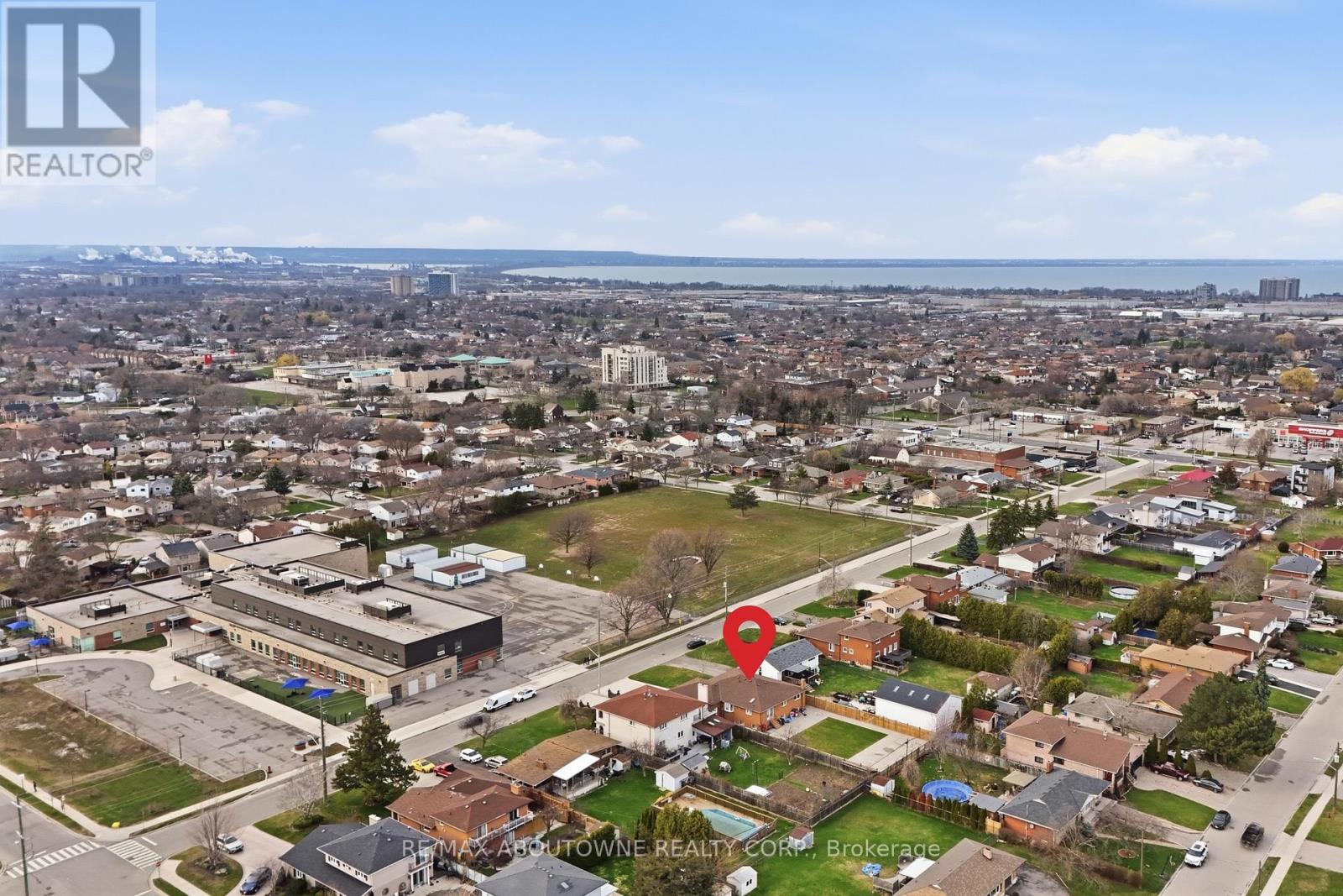 58 Kilbourn Avenue, Hamilton, Ontario  L8G 3E2 - Photo 3 - X12992948