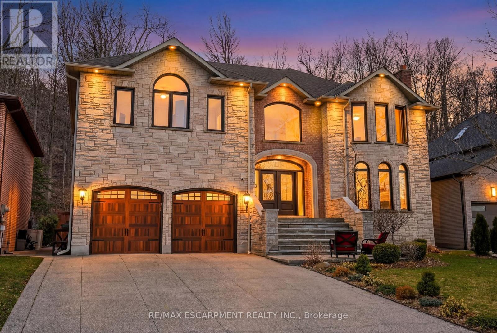 82 MAPLE DRIVE, Hamilton, Ontario