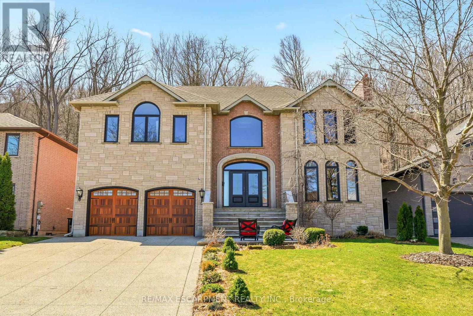 82 Maple Drive, Hamilton, Ontario  L8G 3C2 - Photo 2 - X12992998