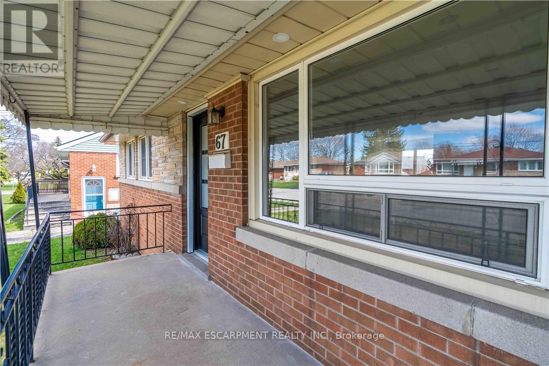 67 Toby Crescent, Hamilton, Ontario  L8T 2N9 - Photo 2 - X12993046