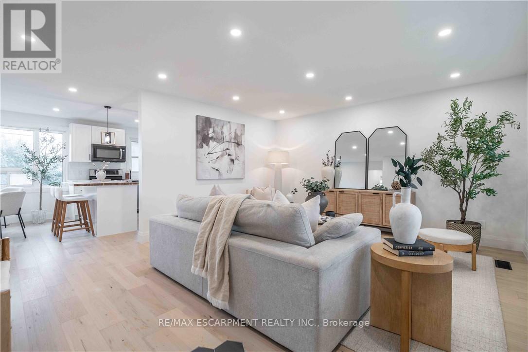 67 Toby Crescent, Hamilton, Ontario  L8T 2N9 - Photo 4 - X12993046