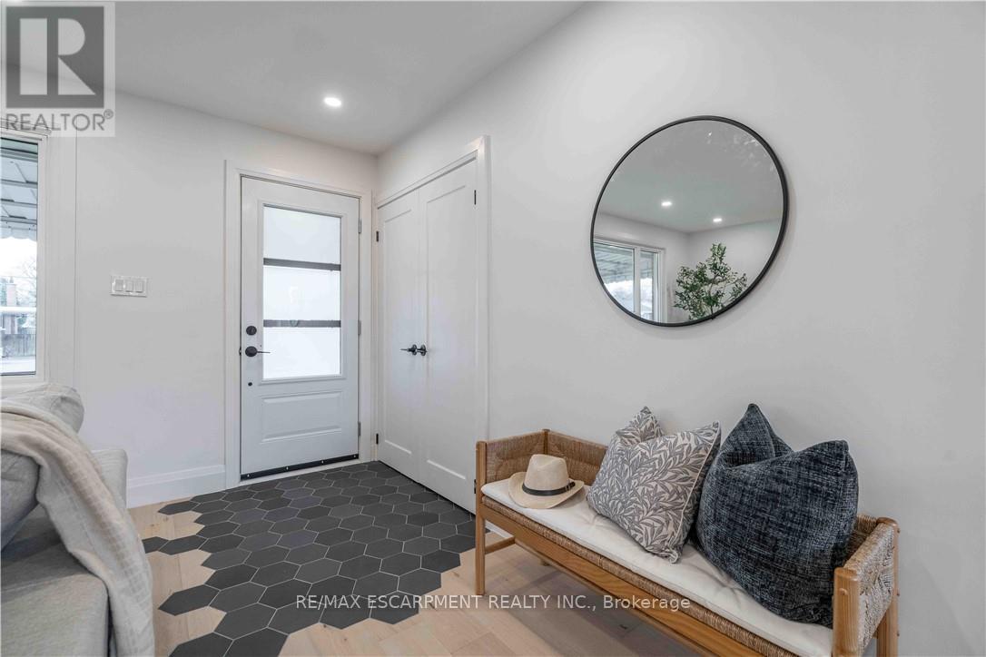 67 Toby Crescent, Hamilton, Ontario  L8T 2N9 - Photo 5 - X12993046