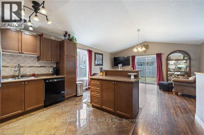 172 Macdougall Drive, Loyalist, Ontario  K7N 0A2 - Photo 10 - X12993052