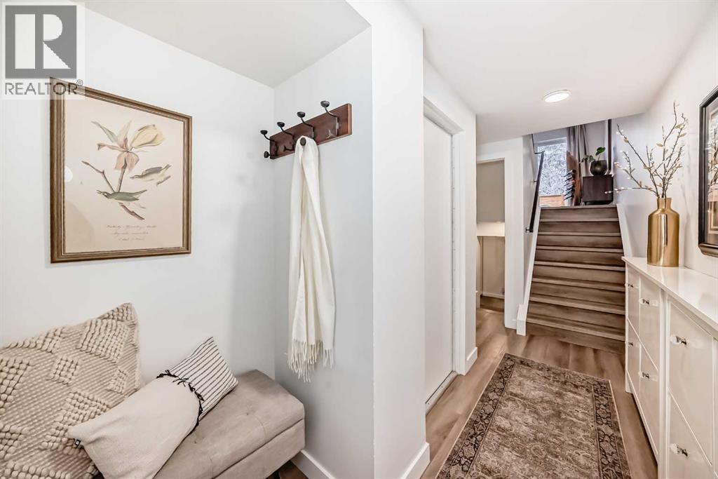 60 Point Drive NW, Calgary, Alberta T3B 5B3 - Photo 4 - A2300197