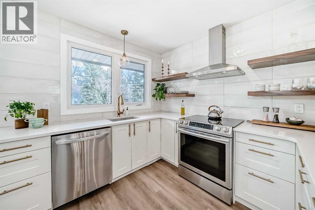 60 Point Drive NW, Calgary, Alberta T3B 5B3 - Photo 14 - A2300197