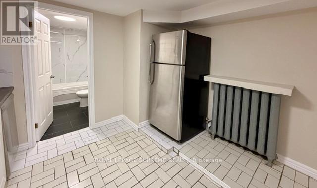 Lower - 30 Glenholme Avenue, Toronto, Ontario  M6H 3A9 - Photo 9 - W12921102