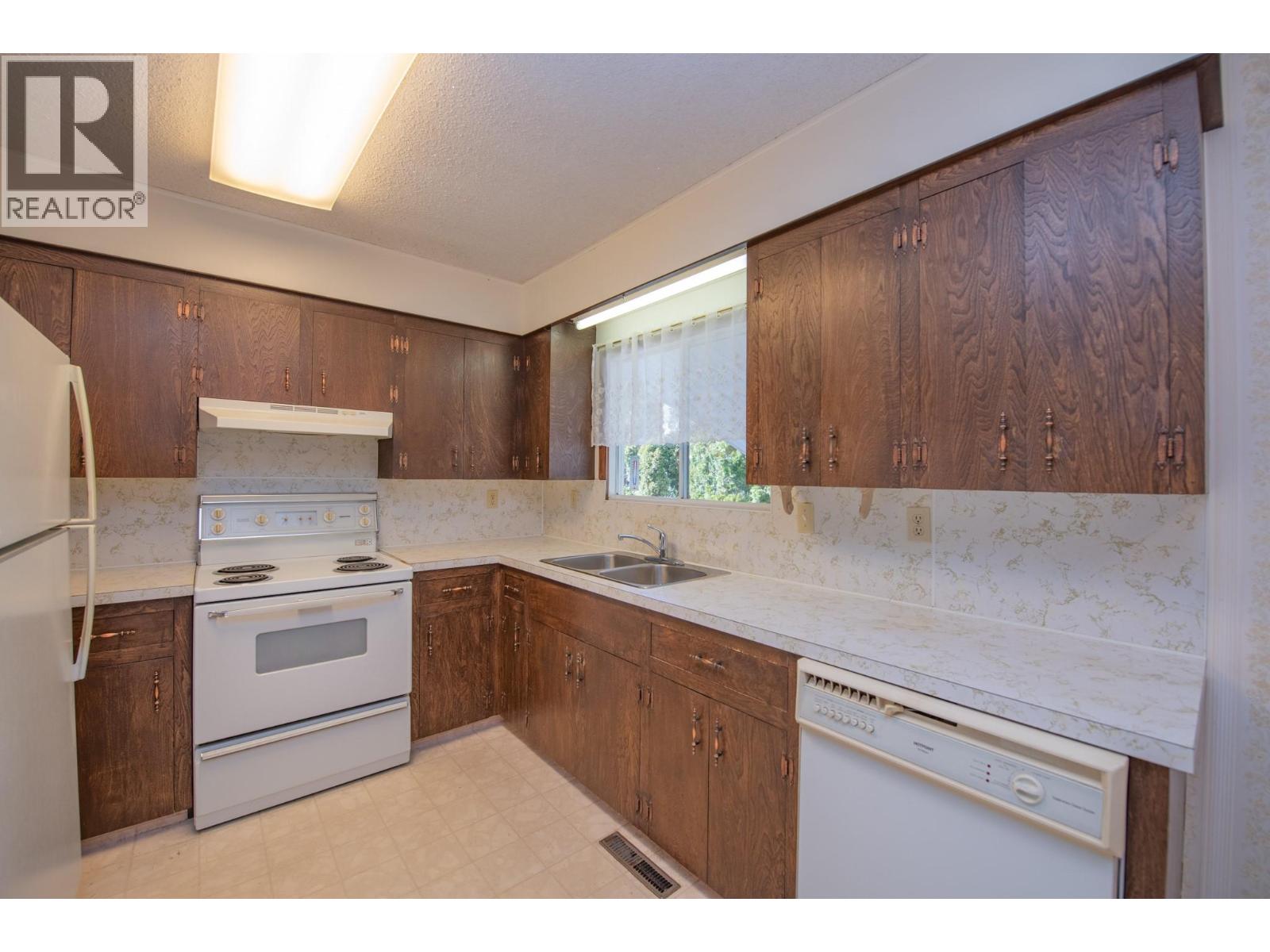 5847 Flemish Place, Vernon, British Columbia  V1H 1B2 - Photo 6 - 10383197