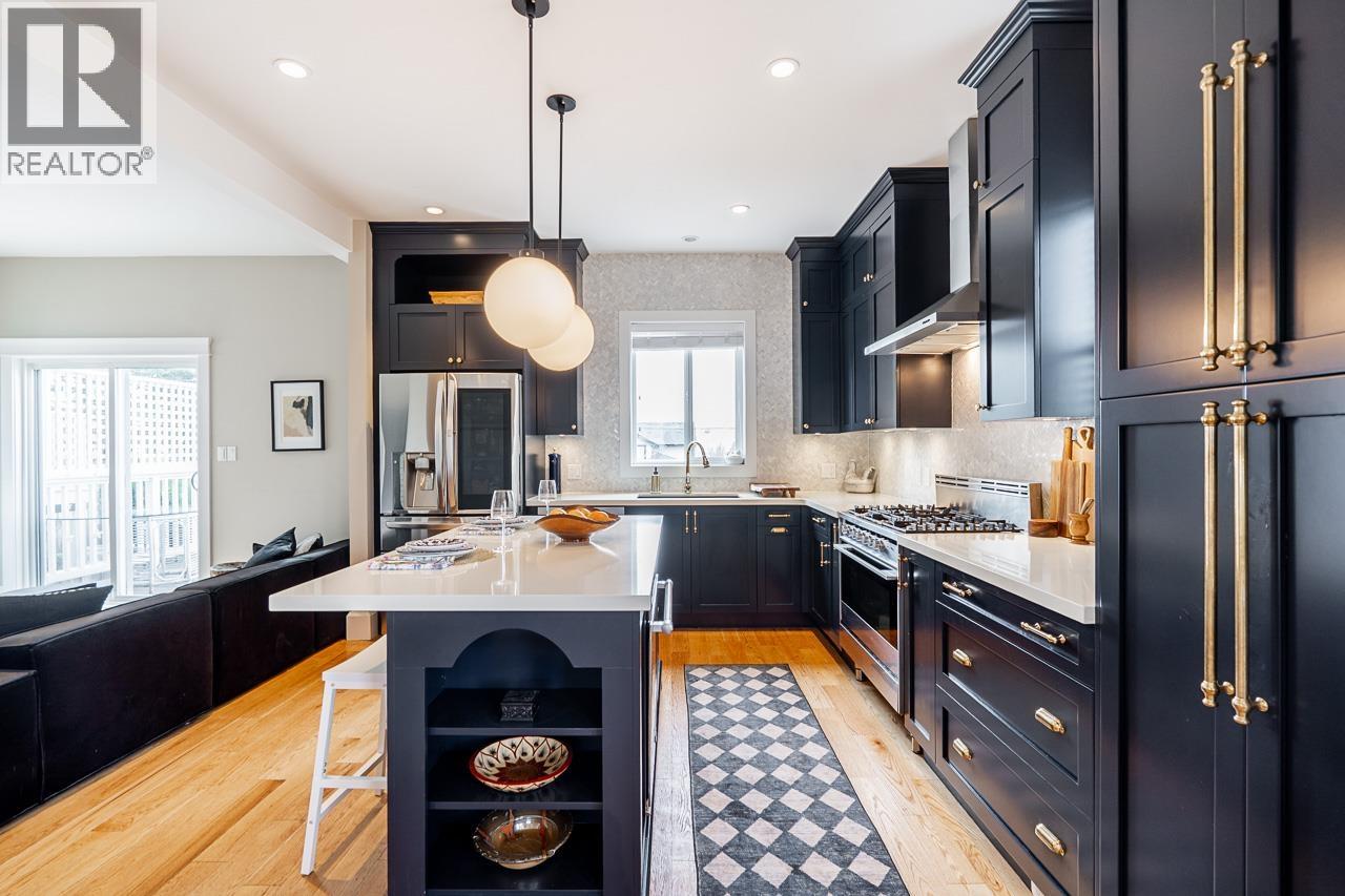 457 E 11th Street, North Vancouver, British Columbia  V7L 2H3 - Photo 2 - R3110636