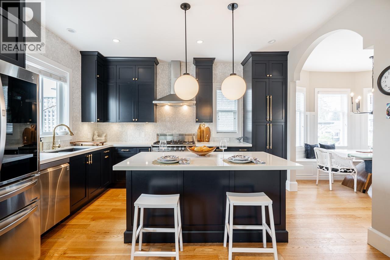 457 E 11th Street, North Vancouver, British Columbia  V7L 2H3 - Photo 3 - R3110636