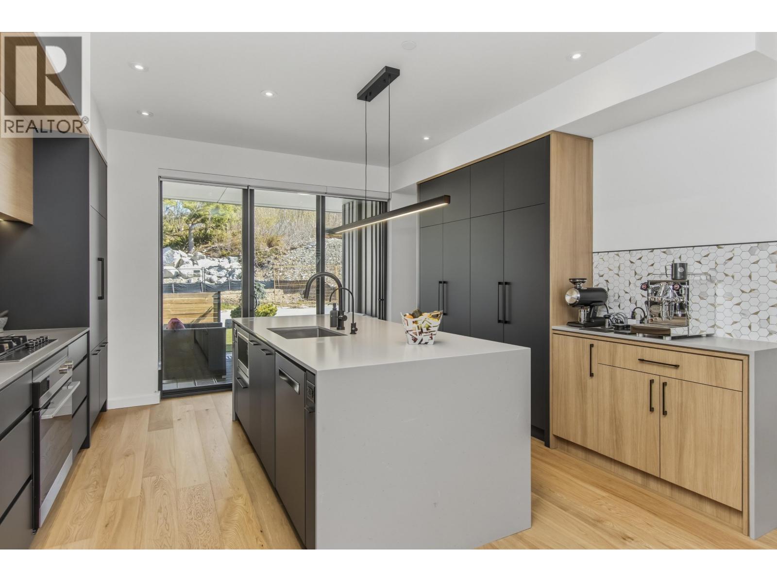 40830 The Crescent, Squamish, British Columbia  V8B 1B1 - Photo 12 - R3110655