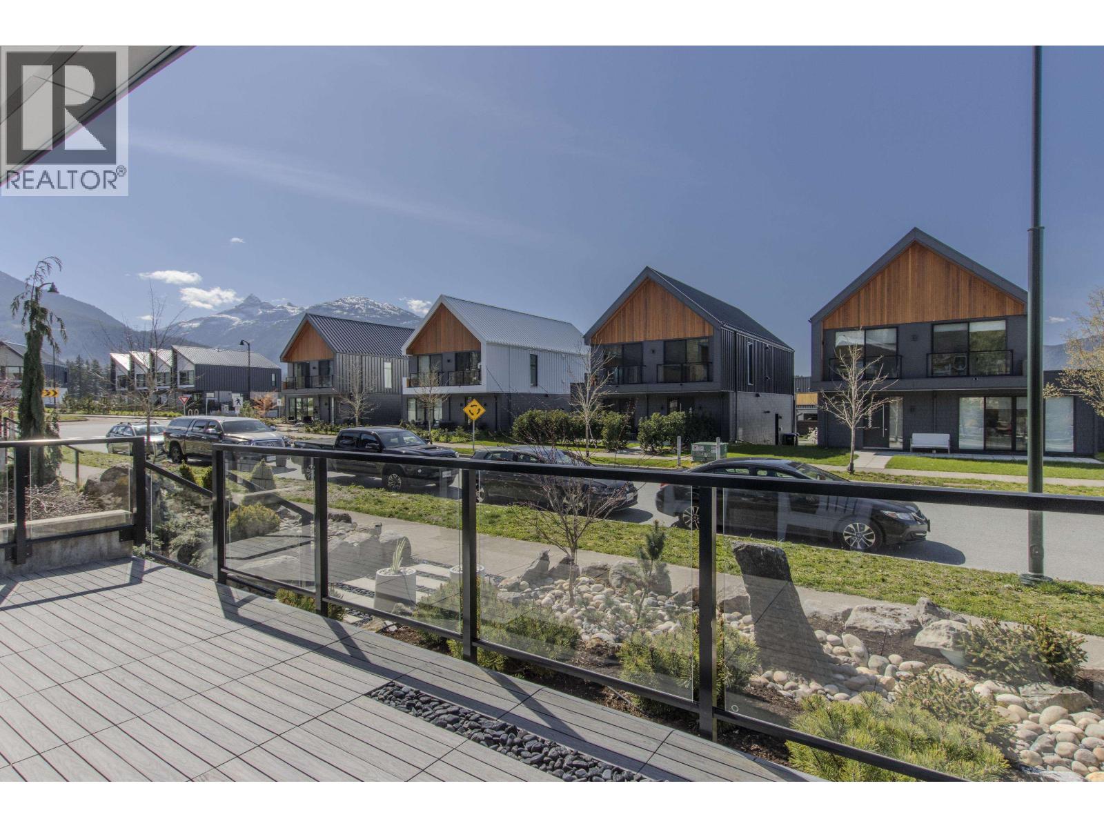 40830 The Crescent, Squamish, British Columbia  V8B 1B1 - Photo 2 - R3110655