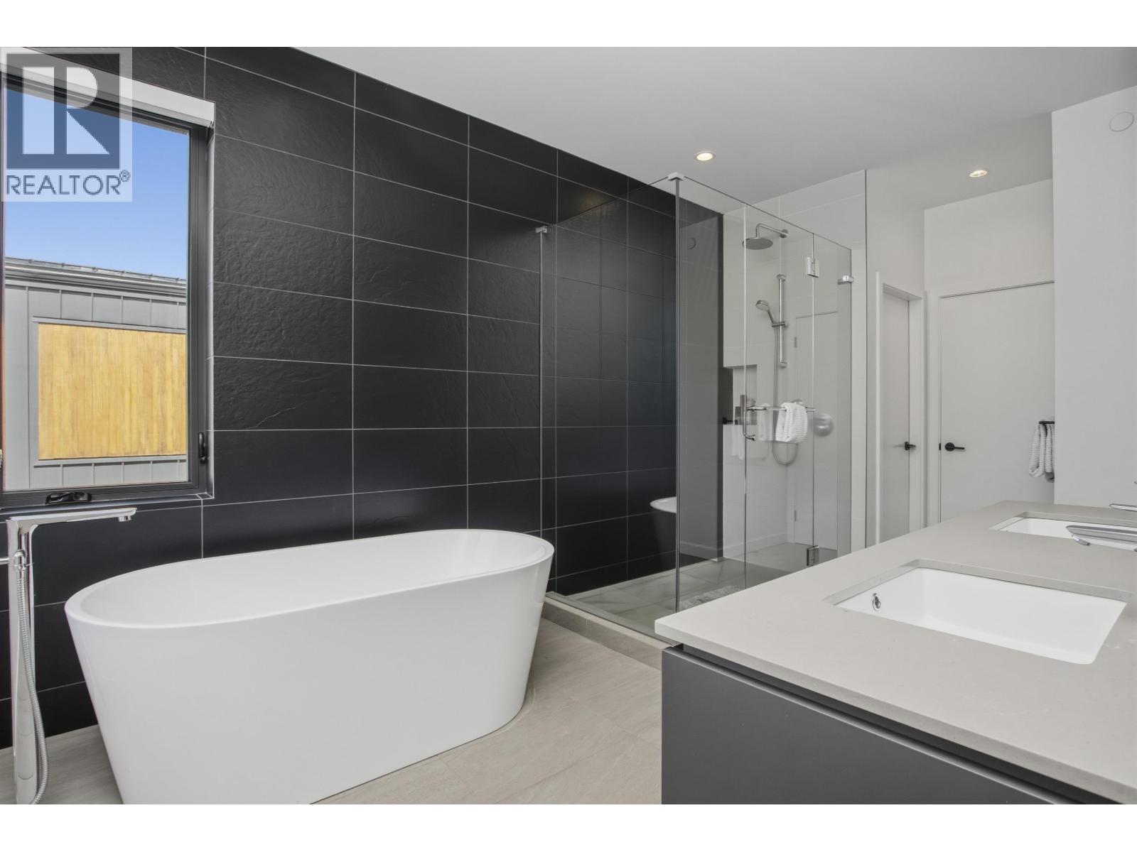 40830 The Crescent, Squamish, British Columbia  V8B 1B1 - Photo 24 - R3110655