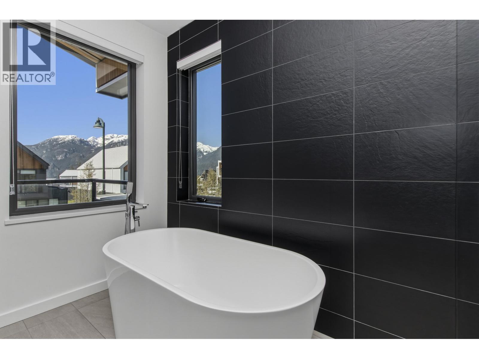 40830 The Crescent, Squamish, British Columbia  V8B 1B1 - Photo 25 - R3110655