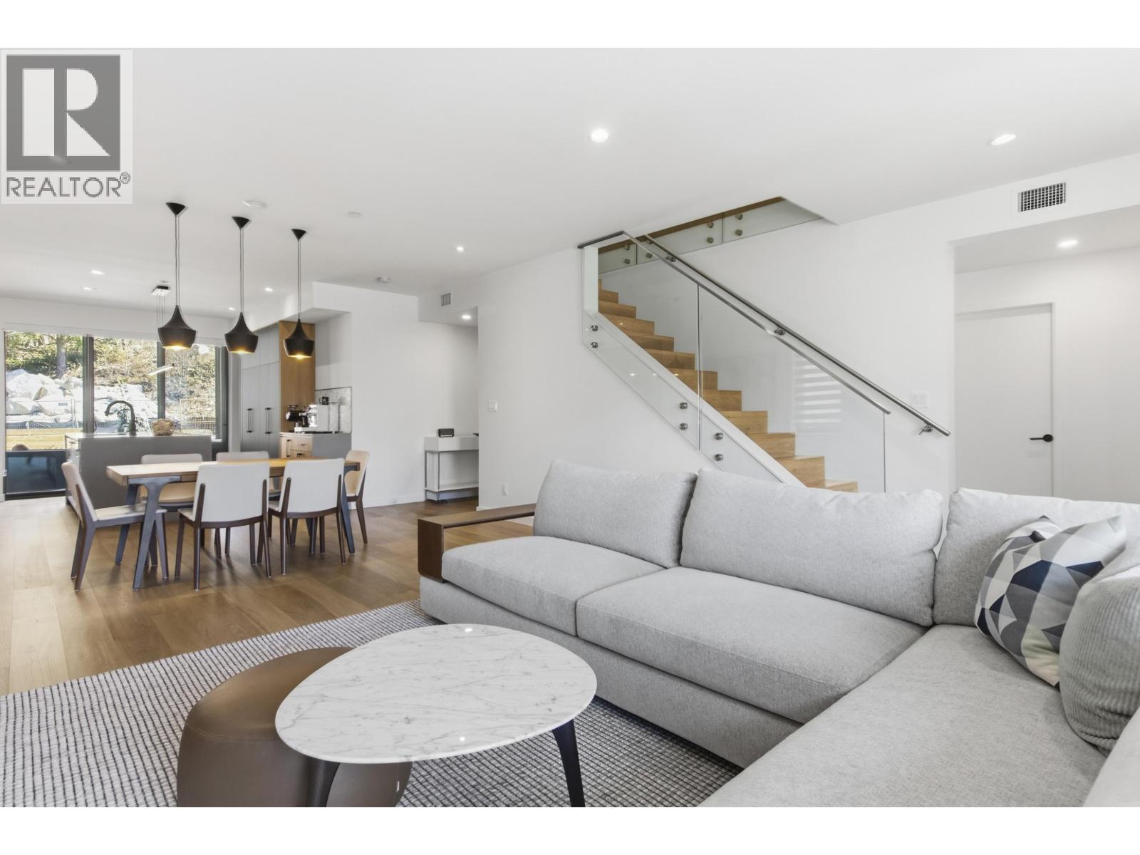 40830 The Crescent, Squamish, British Columbia  V8B 1B1 - Photo 6 - R3110655