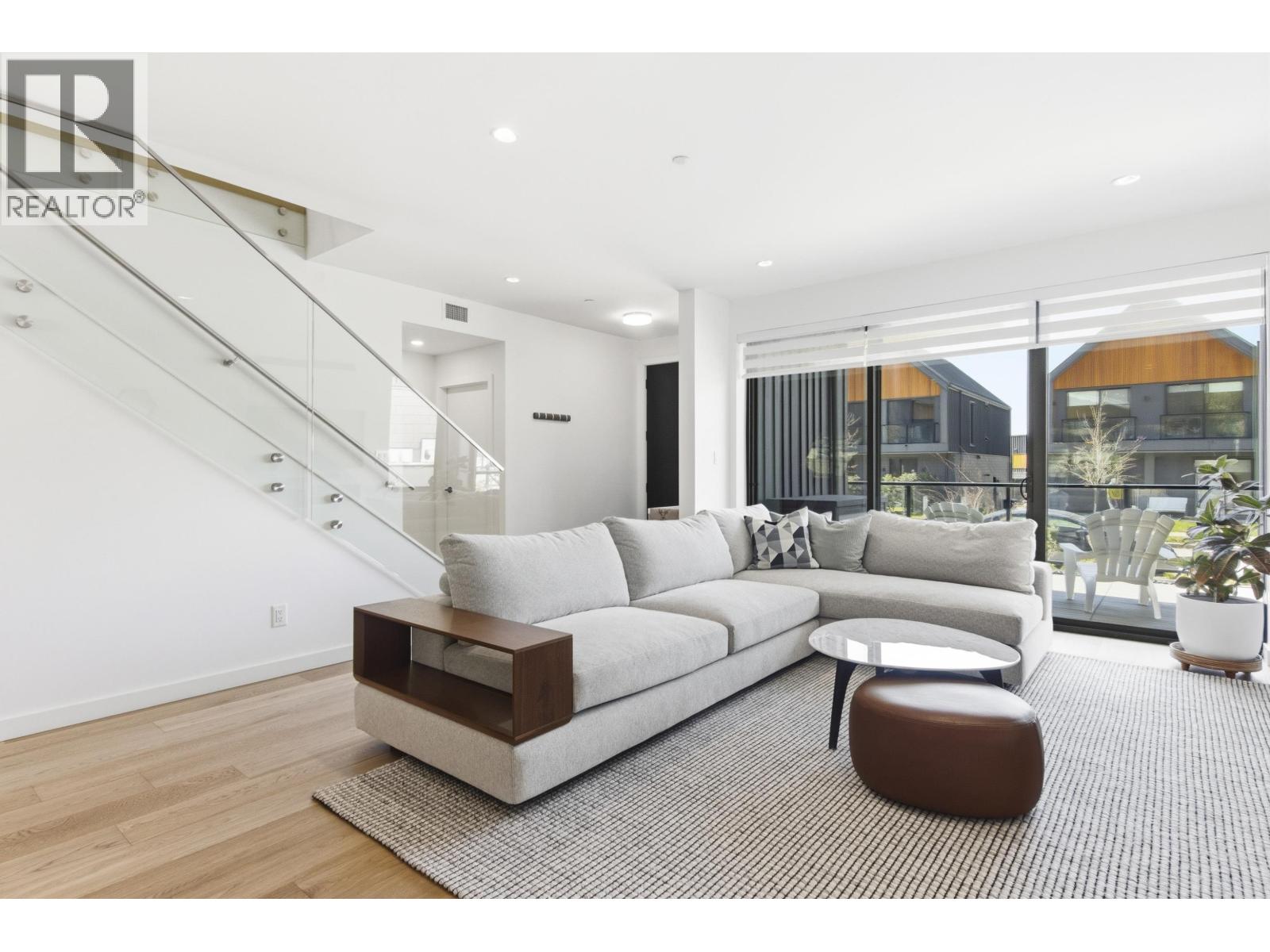 40830 The Crescent, Squamish, British Columbia  V8B 1B1 - Photo 7 - R3110655