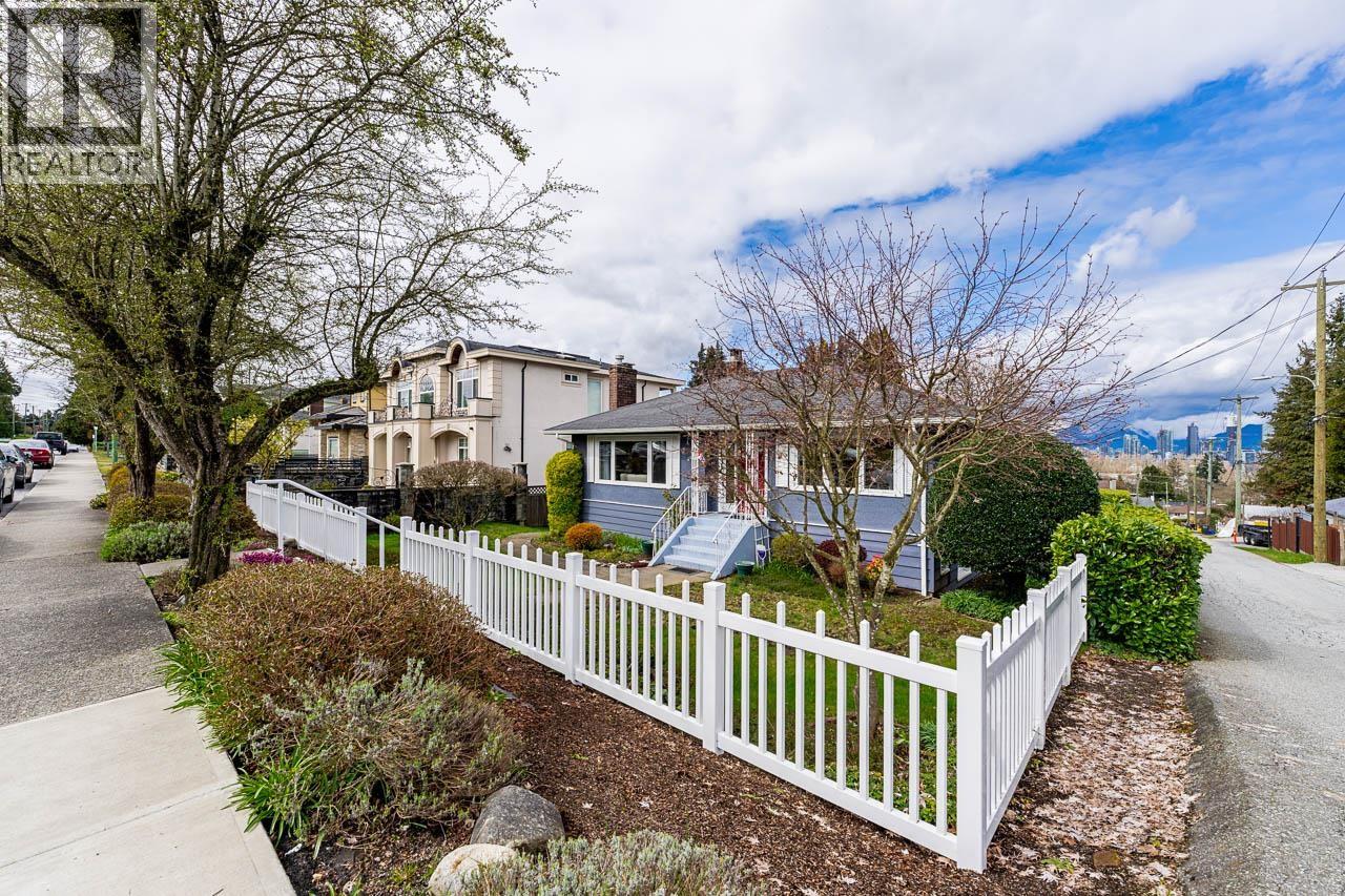 4457 Burke Street, Burnaby, British Columbia  V5H 1C1 - Photo 3 - R3110685