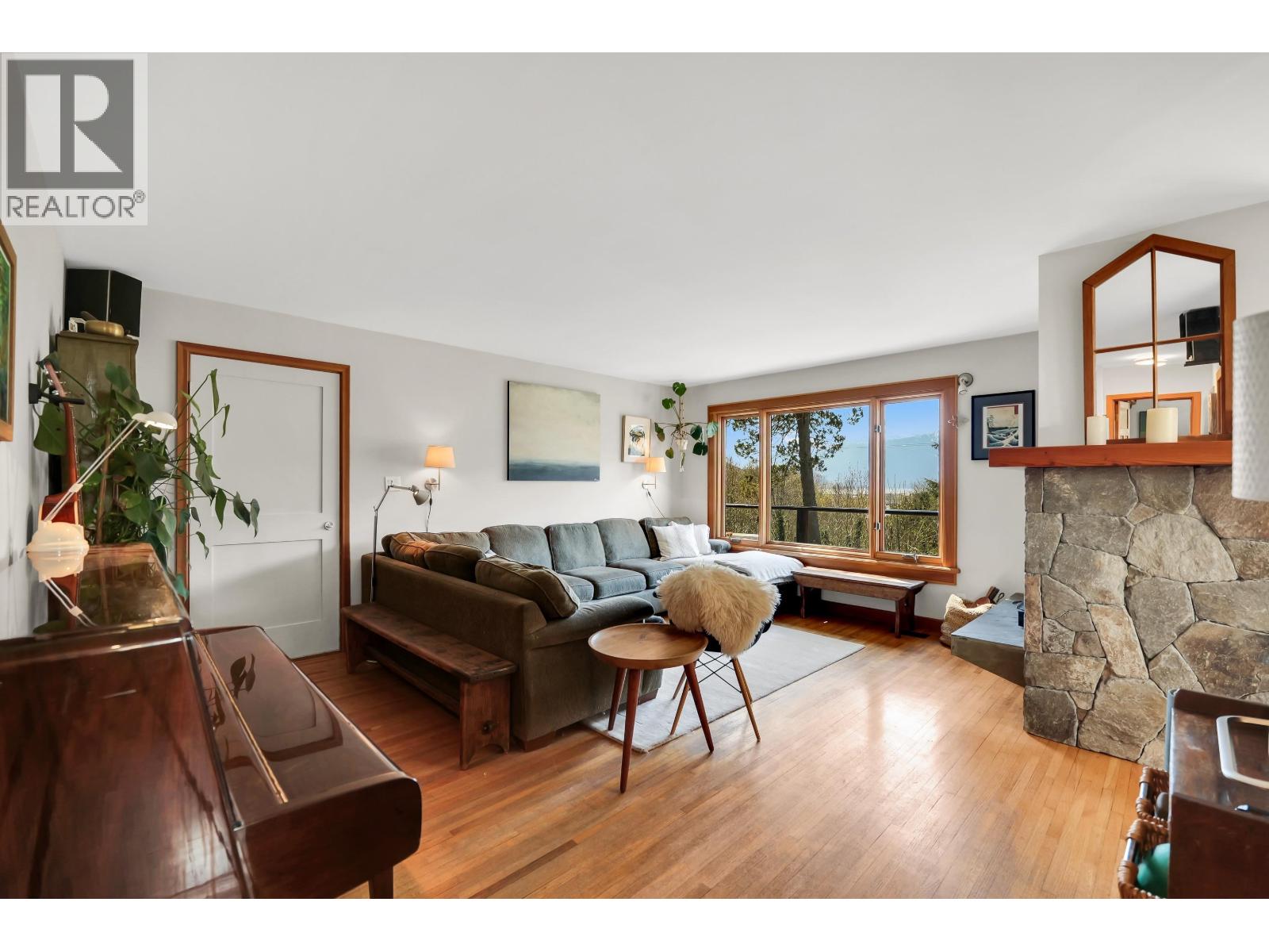 38263 View Place, Squamish, British Columbia  V8B 0C8 - Photo 3 - R3110699