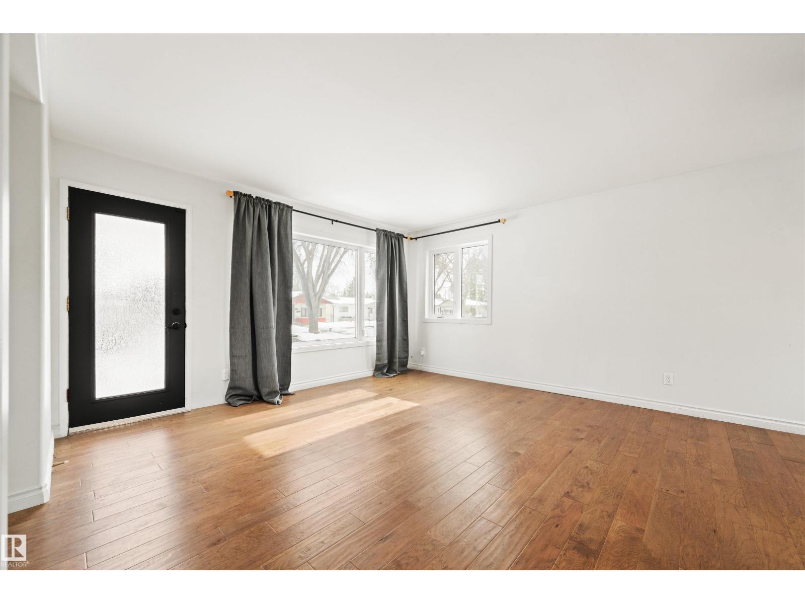 11052 151 St NW, Edmonton, Alberta  T5P 1W3 - Photo 3 - E4476664