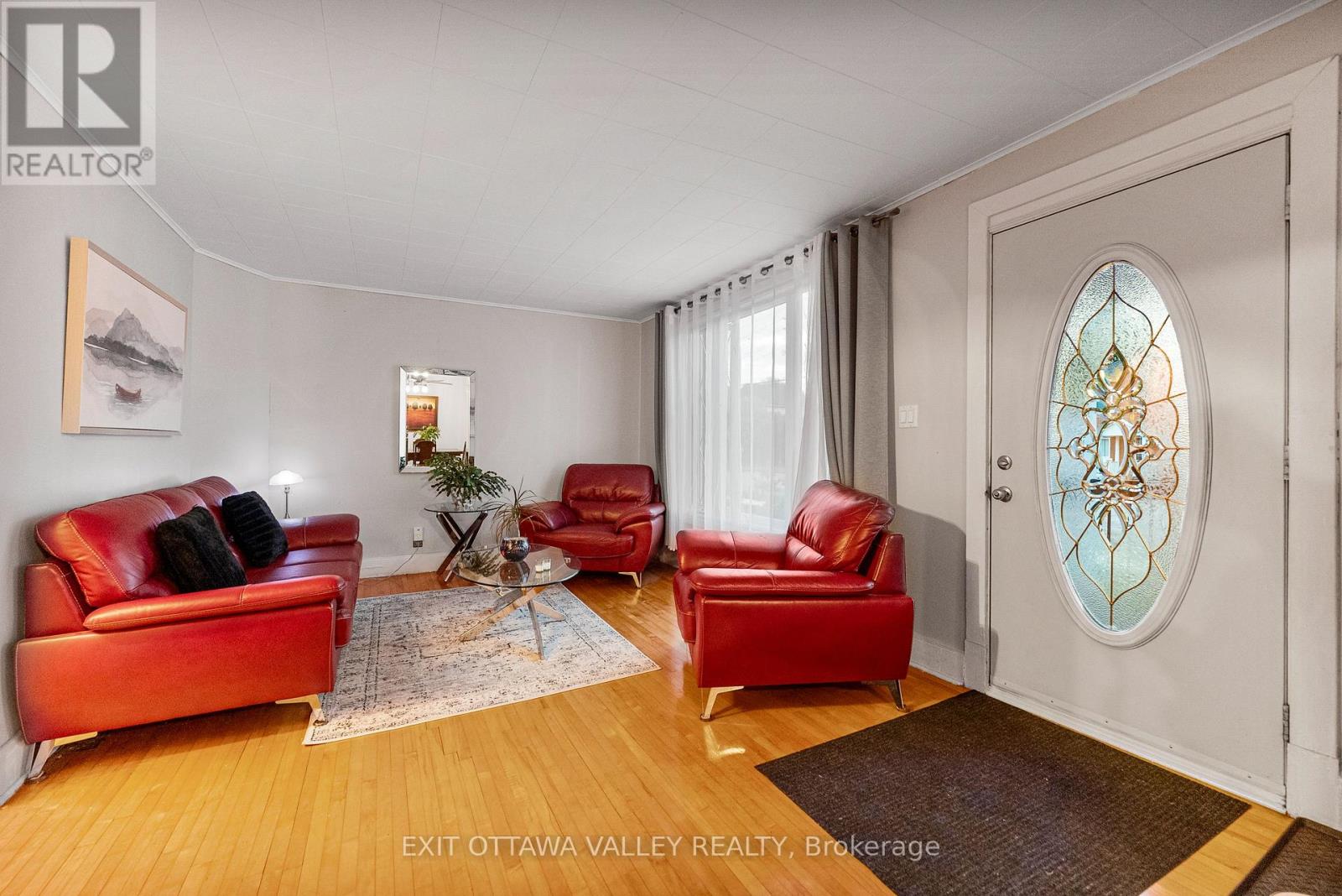 329 Third Avenue, Pembroke, Ontario K8A 5G5 - Photo 8 - X12991120