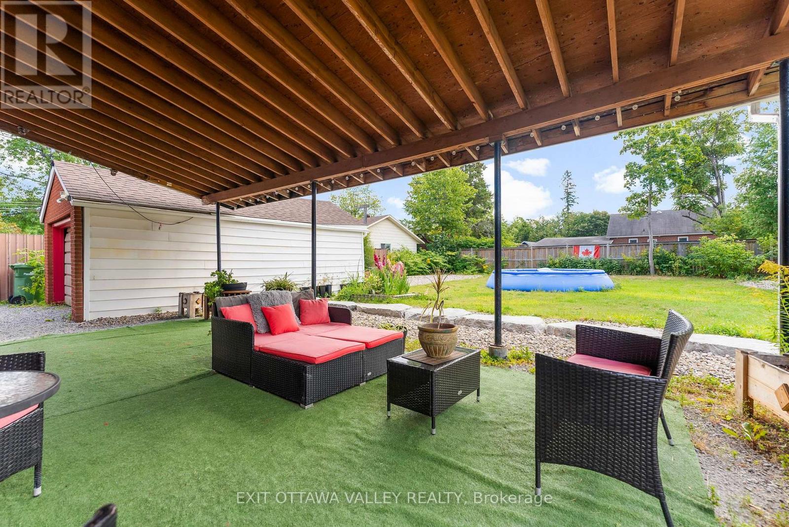 329 Third Avenue, Pembroke, Ontario K8A 5G5 - Photo 4 - X12991120