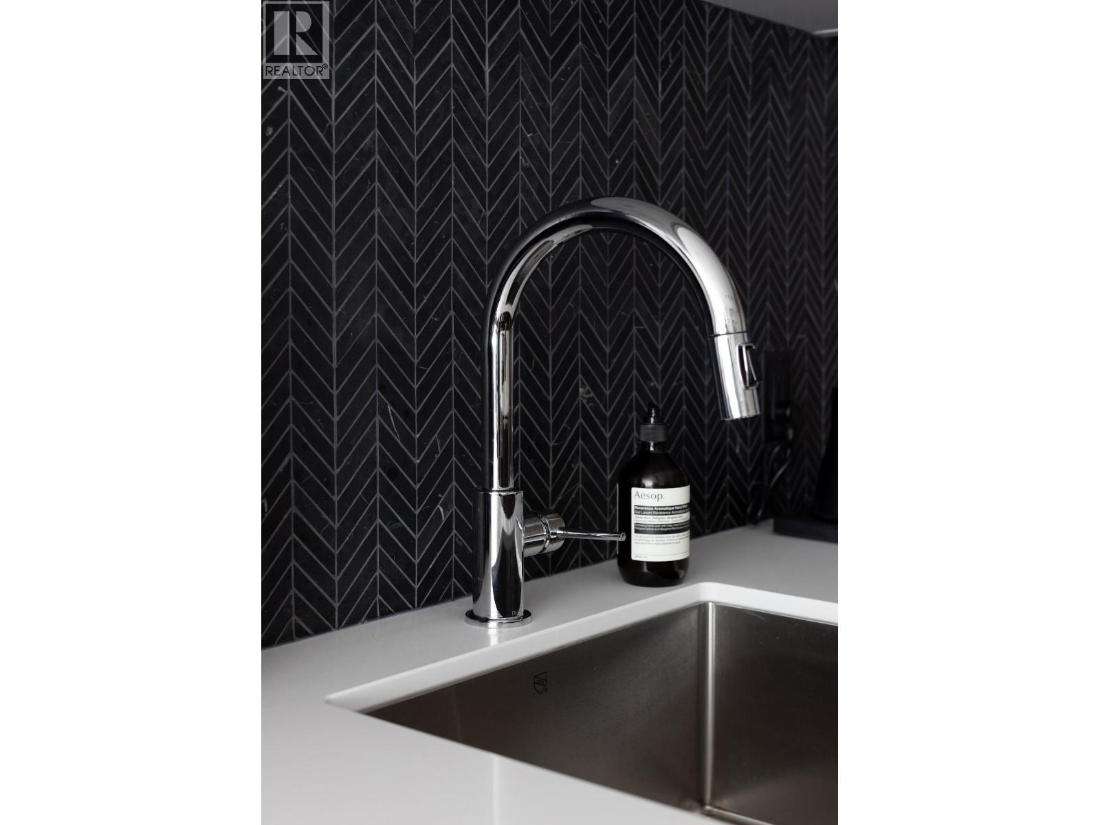 402 8460 Jellicoe Street, Vancouver, British Columbia  V5S 4S8 - Photo 8 - R3110687