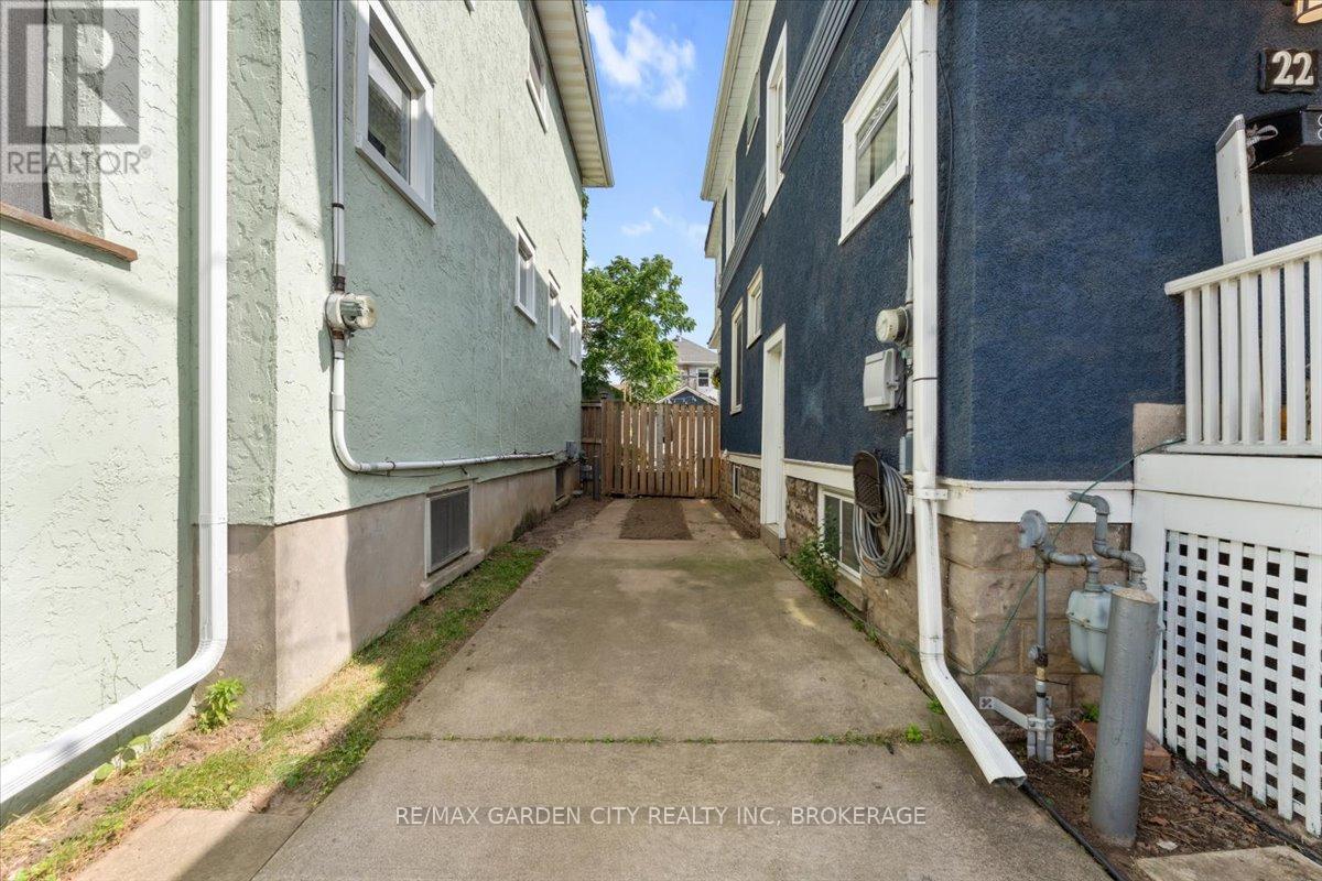 22 Chaplin Avenue, St. Catharines, Ontario  L2R 2E6 - Photo 3 - X12879444