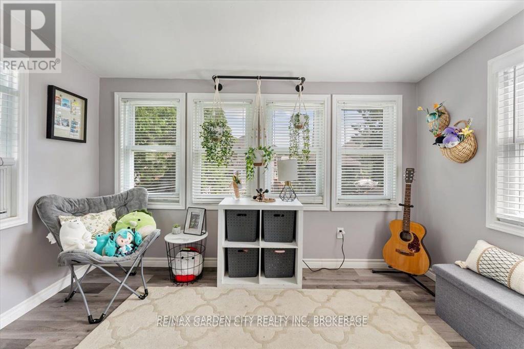 22 Chaplin Avenue, St. Catharines, Ontario  L2R 2E6 - Photo 16 - X12879444