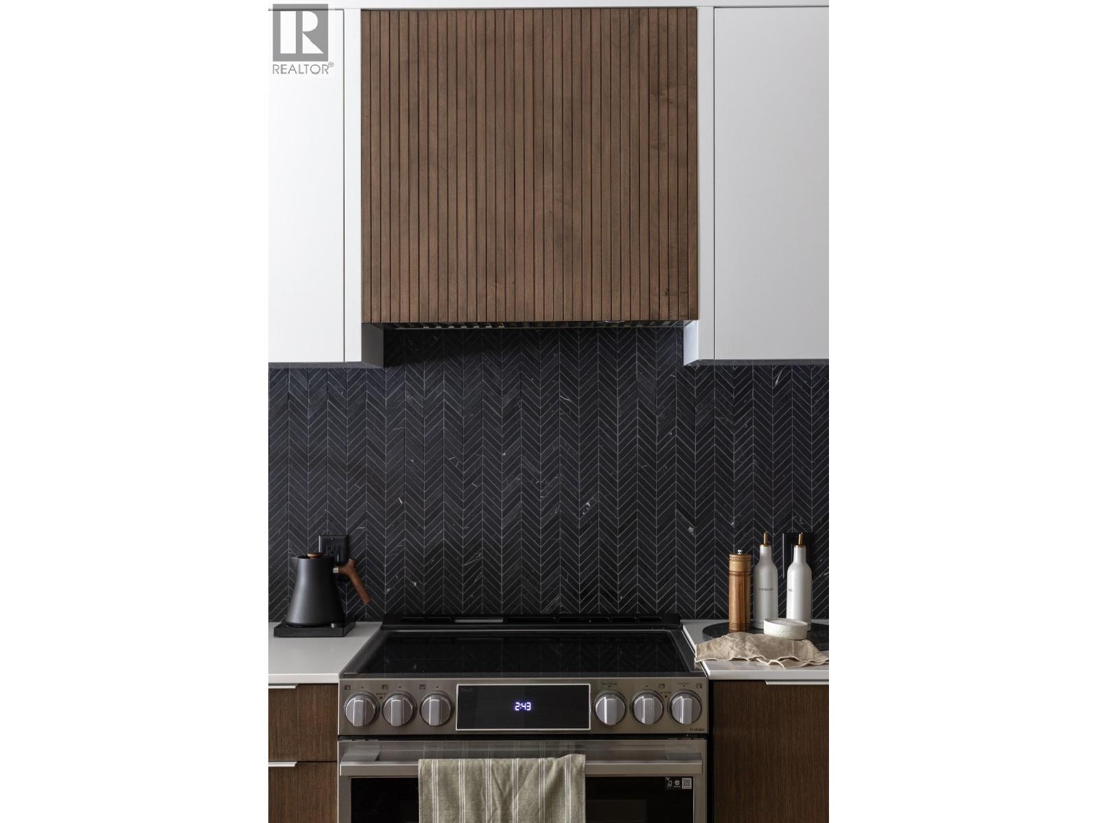 402 8460 Jellicoe Street, Vancouver, British Columbia  V5S 4S8 - Photo 4 - R3110687