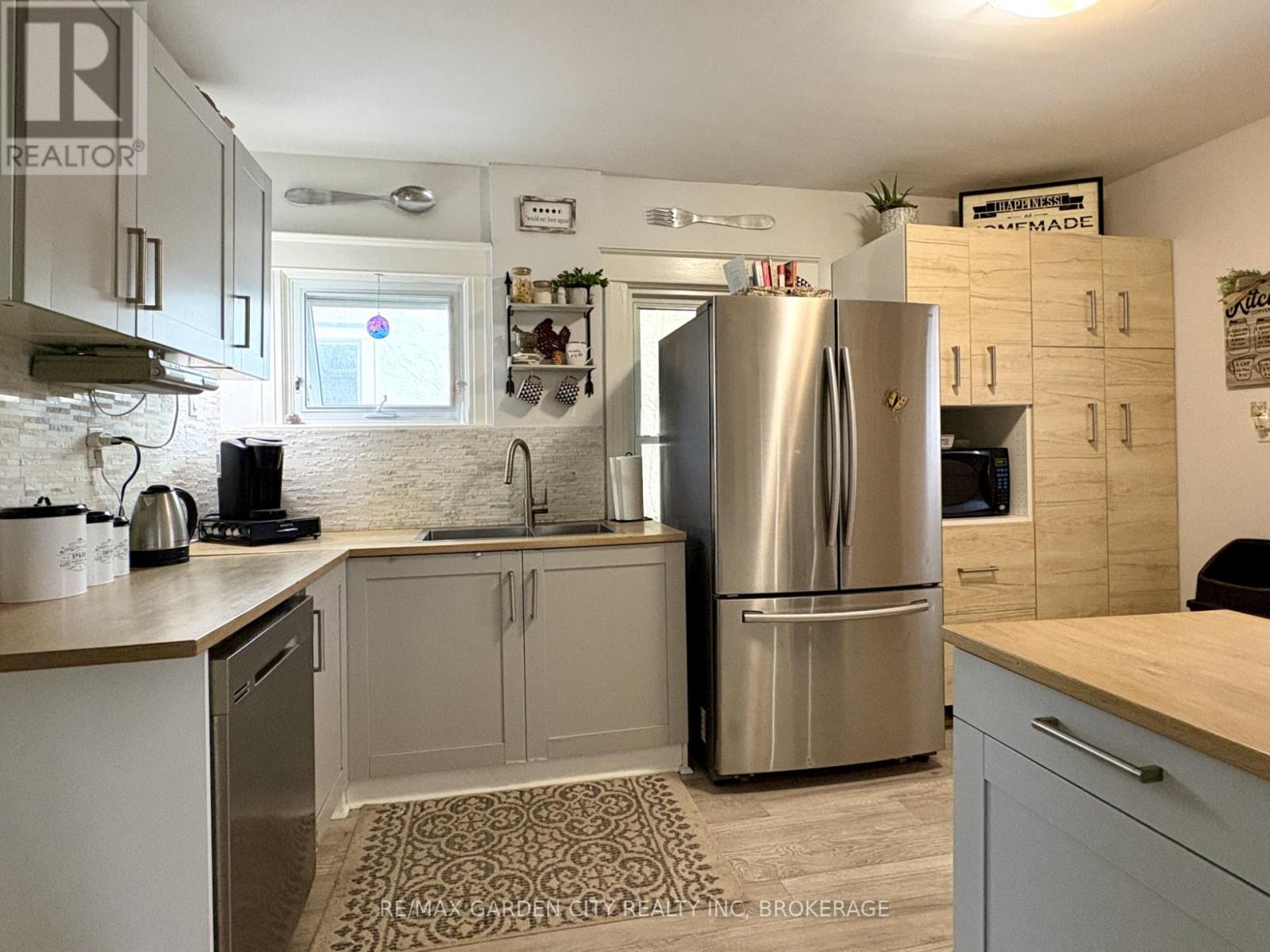 22 Chaplin Avenue, St. Catharines, Ontario  L2R 2E6 - Photo 8 - X12879444