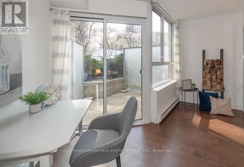 320 - 711 BAY STREET, Toronto, Ontario