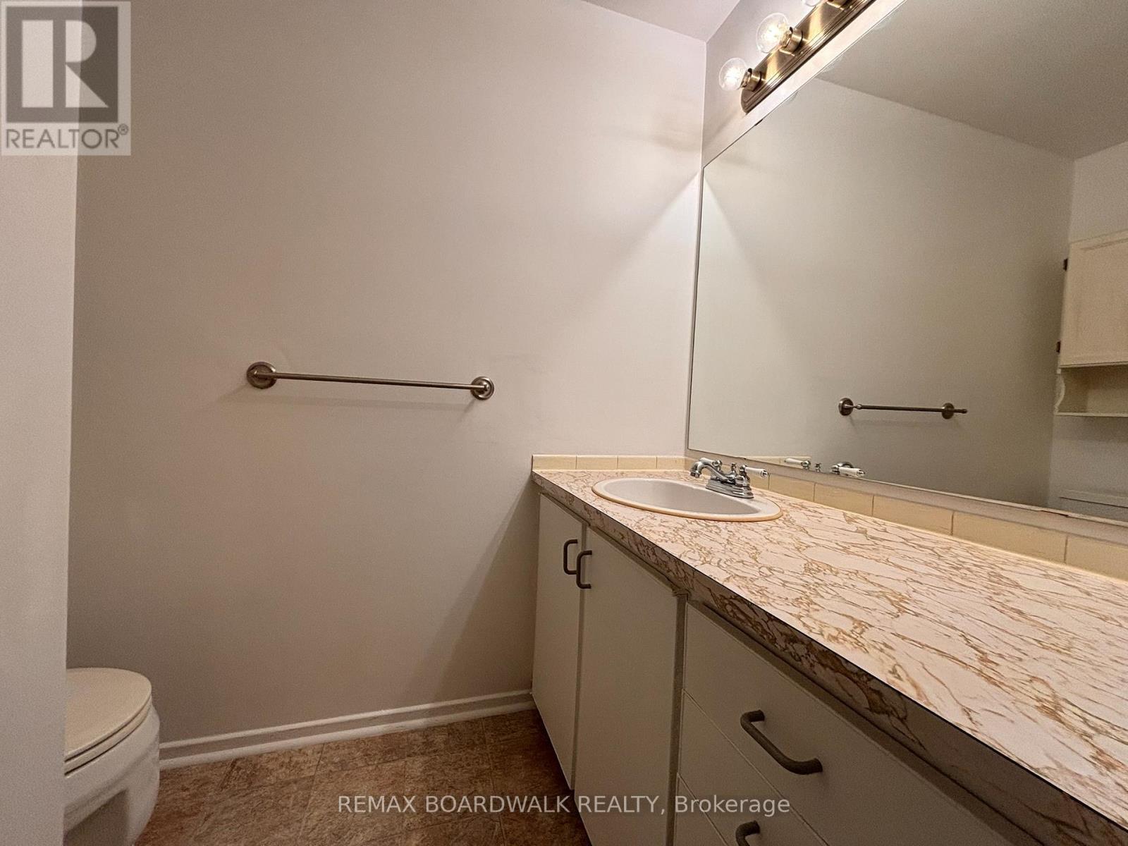 53j Sumac Street, Ottawa, Ontario  K1J 7T7 - Photo 7 - X12993232