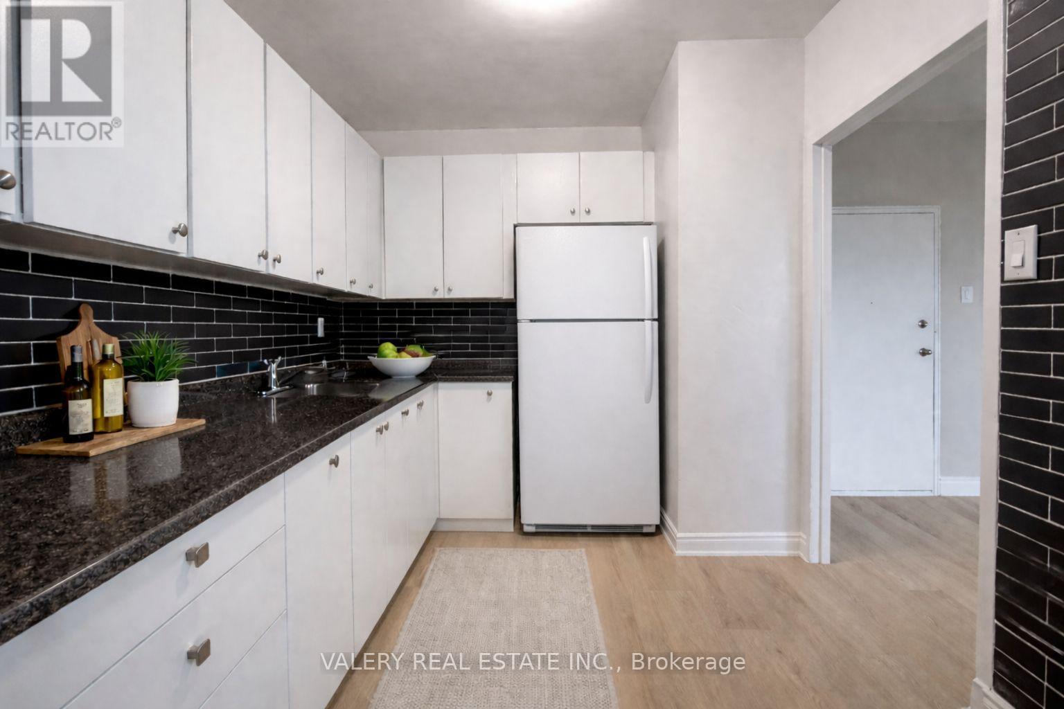 605 - 1725 Lawrence Avenue E, Toronto, Ontario  M1R 2X7 - Photo 2 - E12945040