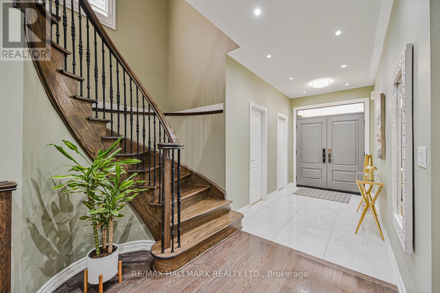 46 Lisson Crescent, Brampton, Ontario L6X 0Y9 - Photo 7 - W12899280