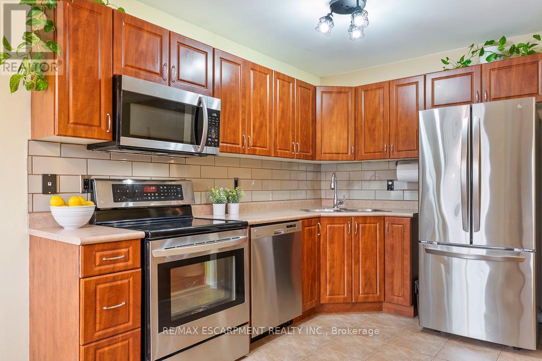 32 Admiral Crescent, Essa, Ontario  L0M 1B4 - Photo 10 - N12993194