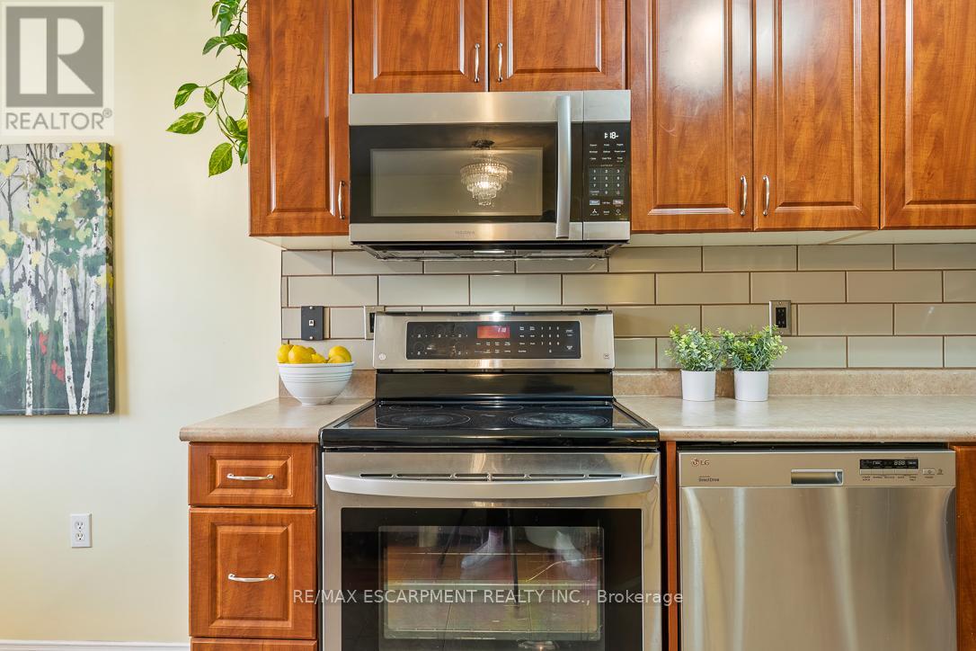 32 Admiral Crescent, Essa, Ontario  L0M 1B4 - Photo 12 - N12993194