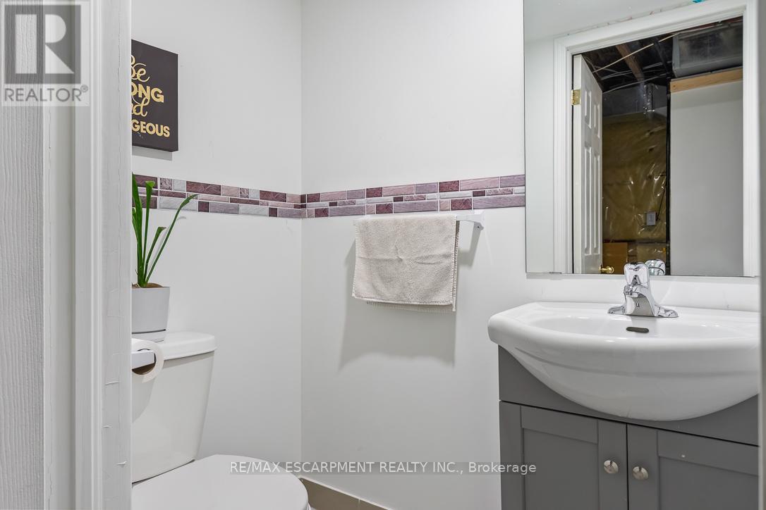 32 Admiral Crescent, Essa (Angus), Ontario  L0M 1B4 - Photo 34 - N12993194