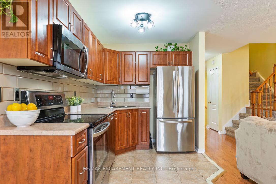 32 Admiral Crescent, Essa, Ontario  L0M 1B4 - Photo 9 - N12993194