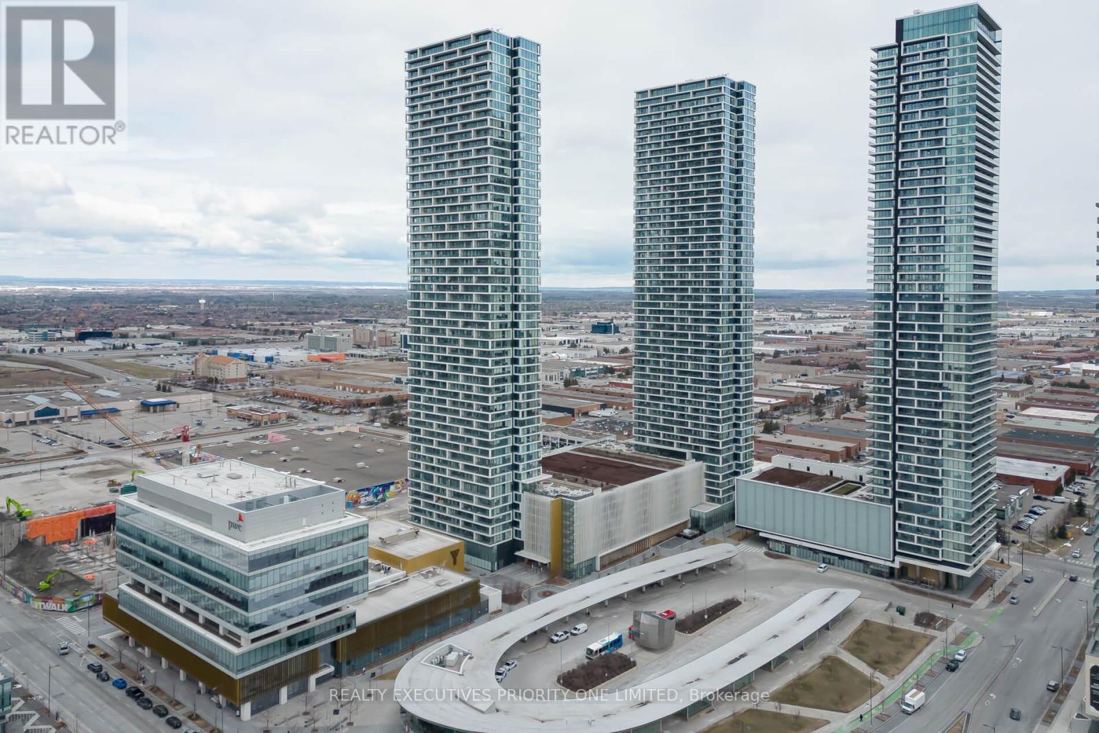 5606 - 5 BUTTERMILL AVENUE, Vaughan, Ontario