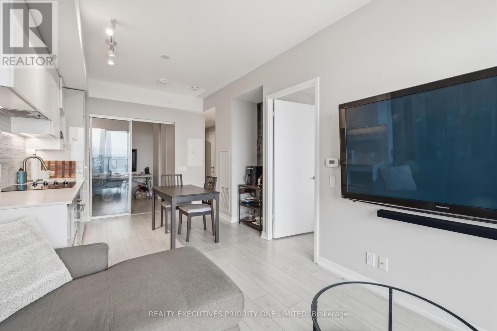 5606 - 5 Buttermill Avenue, Vaughan, Ontario  L4K 0J5 - Photo 17 - N12993218