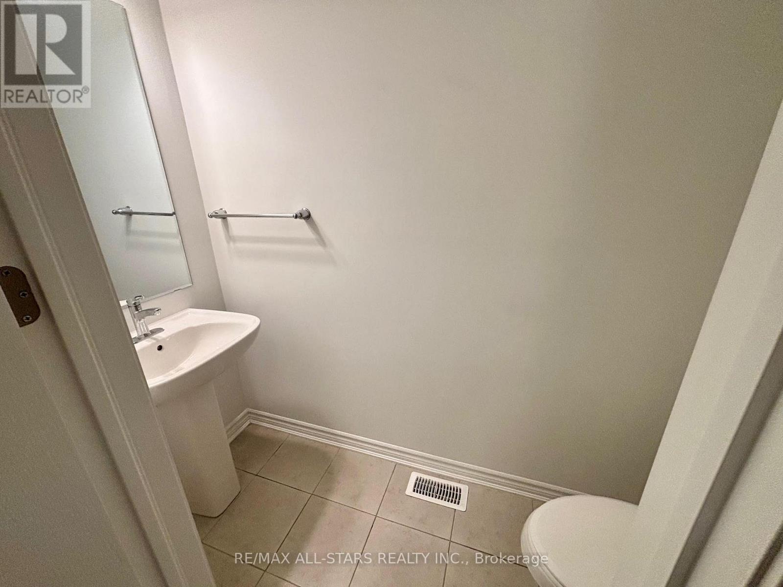 45 Ennerdale Street, Barrie, Ontario  L9J 0G5 - Photo 12 - S12993188